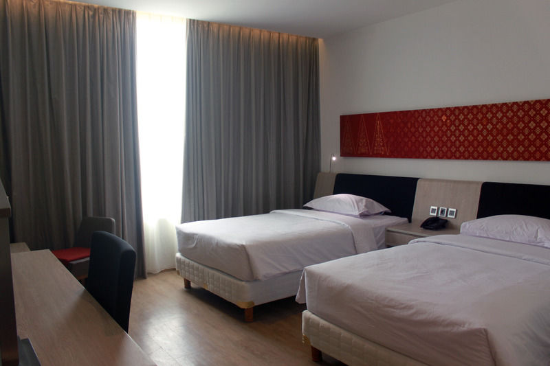 Fox Hotel Pekanbaru Exterior foto